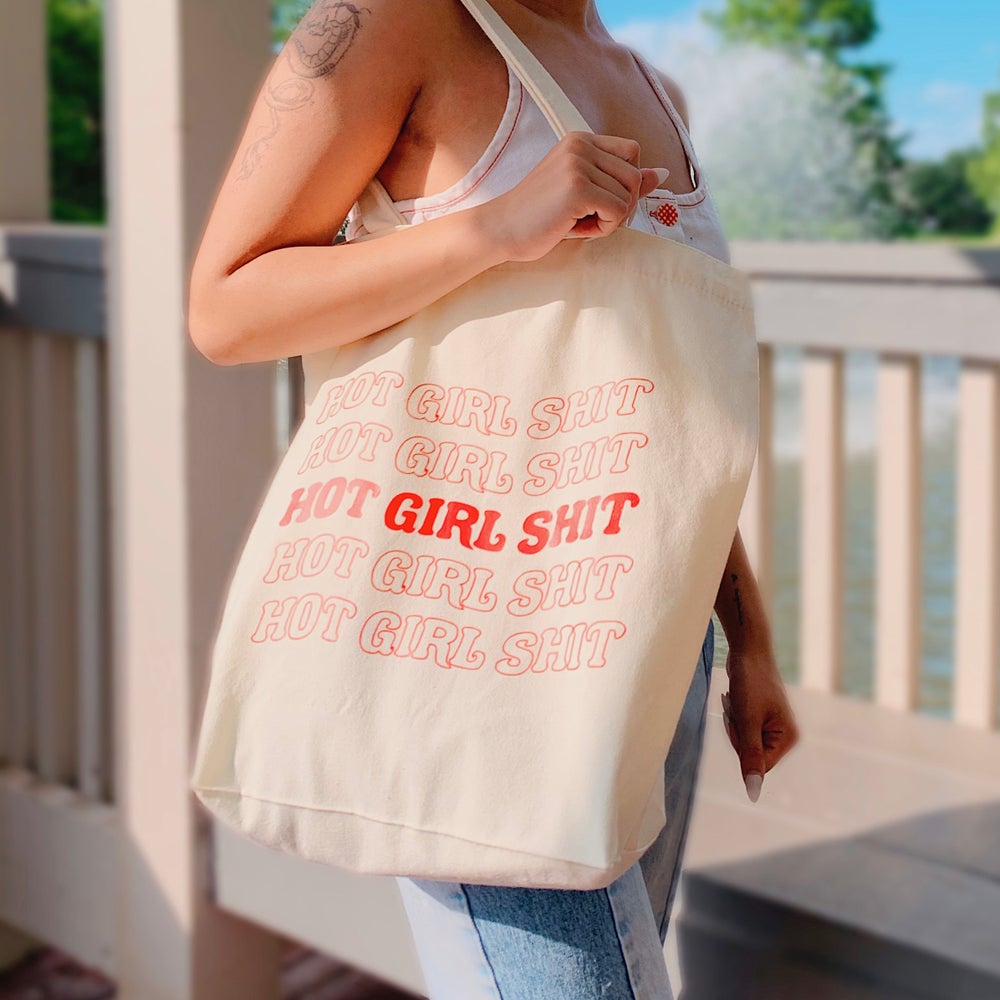 the perfect tote for hot girls w lots to carry !! ⸜(｡˃ ᵕ